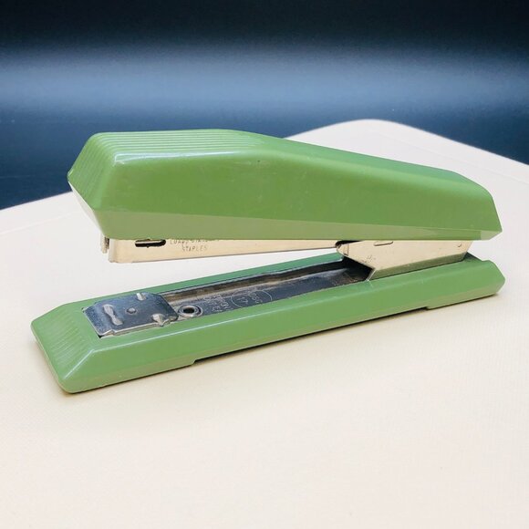 Vintage Avocado Green Stapler: ISABERGS VERKSTADS Apsco 17, MCM Office Accessory - Picture 2 of 14